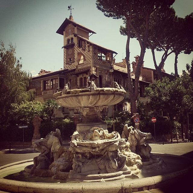 Fontana nel quartiere Coppedè di Roma.