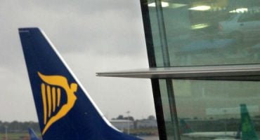 Ryanair permitirá um segundo artigo de bagagem de mão