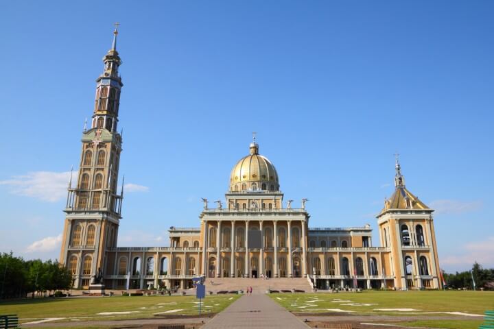 Basílica de Nossa Senhora de Lichen em Polónia