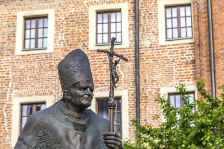 Karol Wojtyla estátua na carcóvia