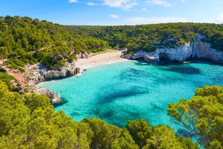 praia de menorca em espanha