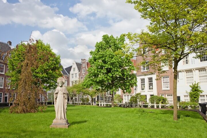 jardim secreto de Begijnhof em amesterdão - holanda