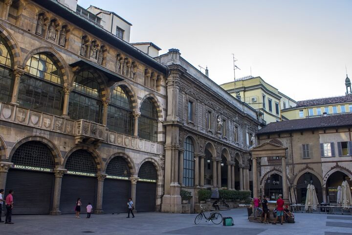 Loggia dei Mercanti em milão - itália