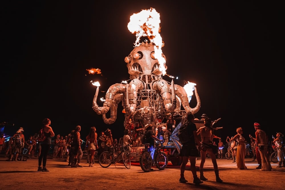 Huge,Octopus,Art,Car,Installation,That,Emits,Fire.,Fire,Show