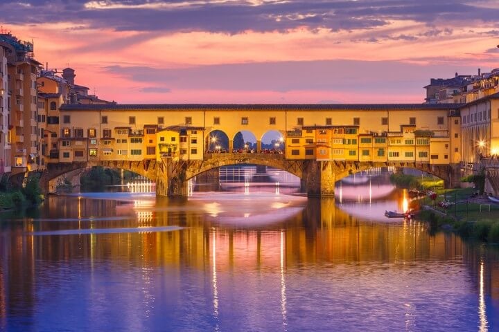 ponte vecchio em florença ao por do sol