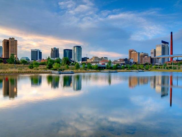 Reserva voos baratos para Birmingham com a EDreams