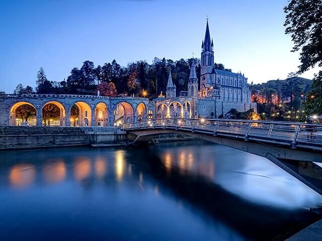 Reserva voos baratos para Lourdes com a EDreams