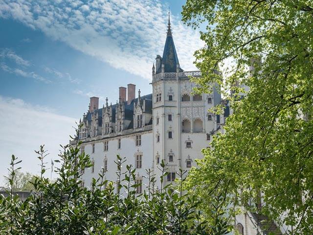 Reserva voos baratos para Nantes com a EDreams