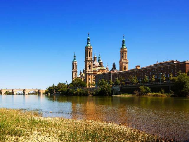 Reserva voos baratos para Saragoça com a EDreams